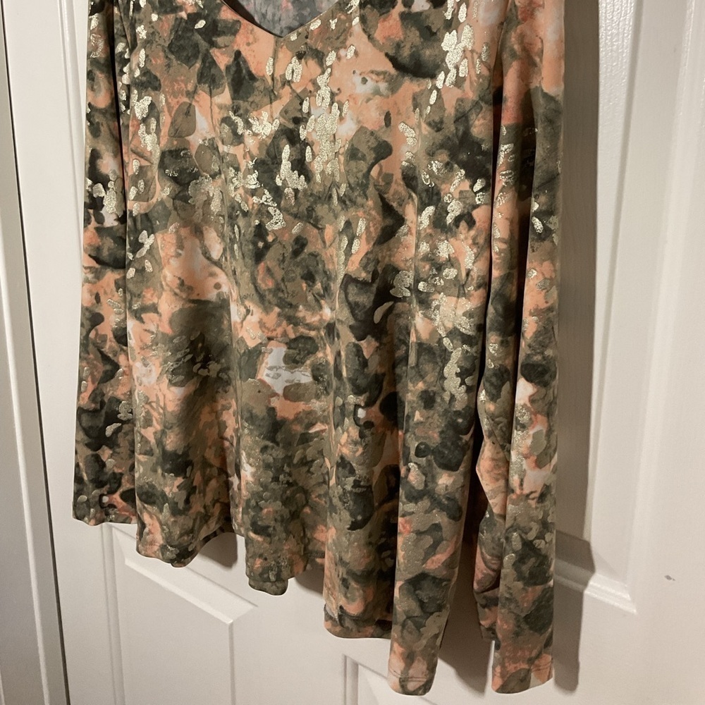 Chicos Floral V Neck Top Size 3 XL Metallic Detail Blouse - Picture 8 of 9